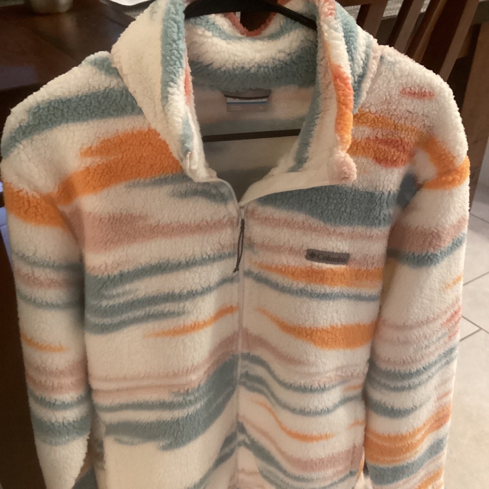 NWT. Absolutely stunning jacket by Columbia